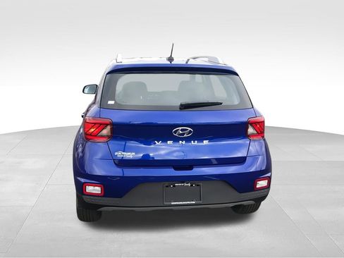 Used 2025 Hyundai Venue SEL FWD image 9