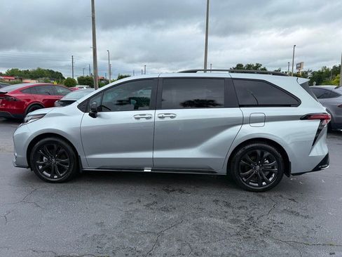 Used 2025 Toyota Sienna XSE image 8