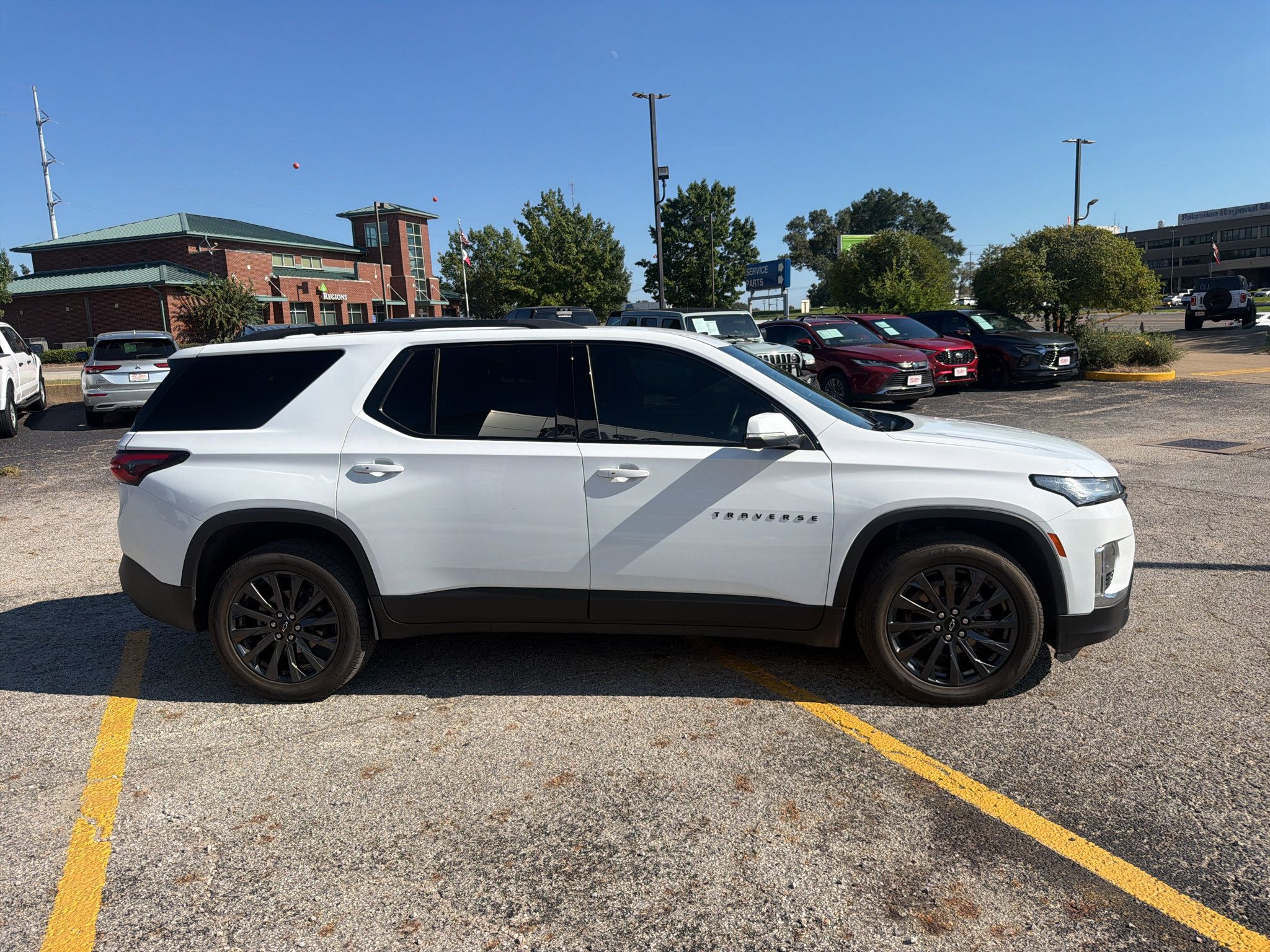 Used 2023 Chevrolet Traverse RS FWD image 4