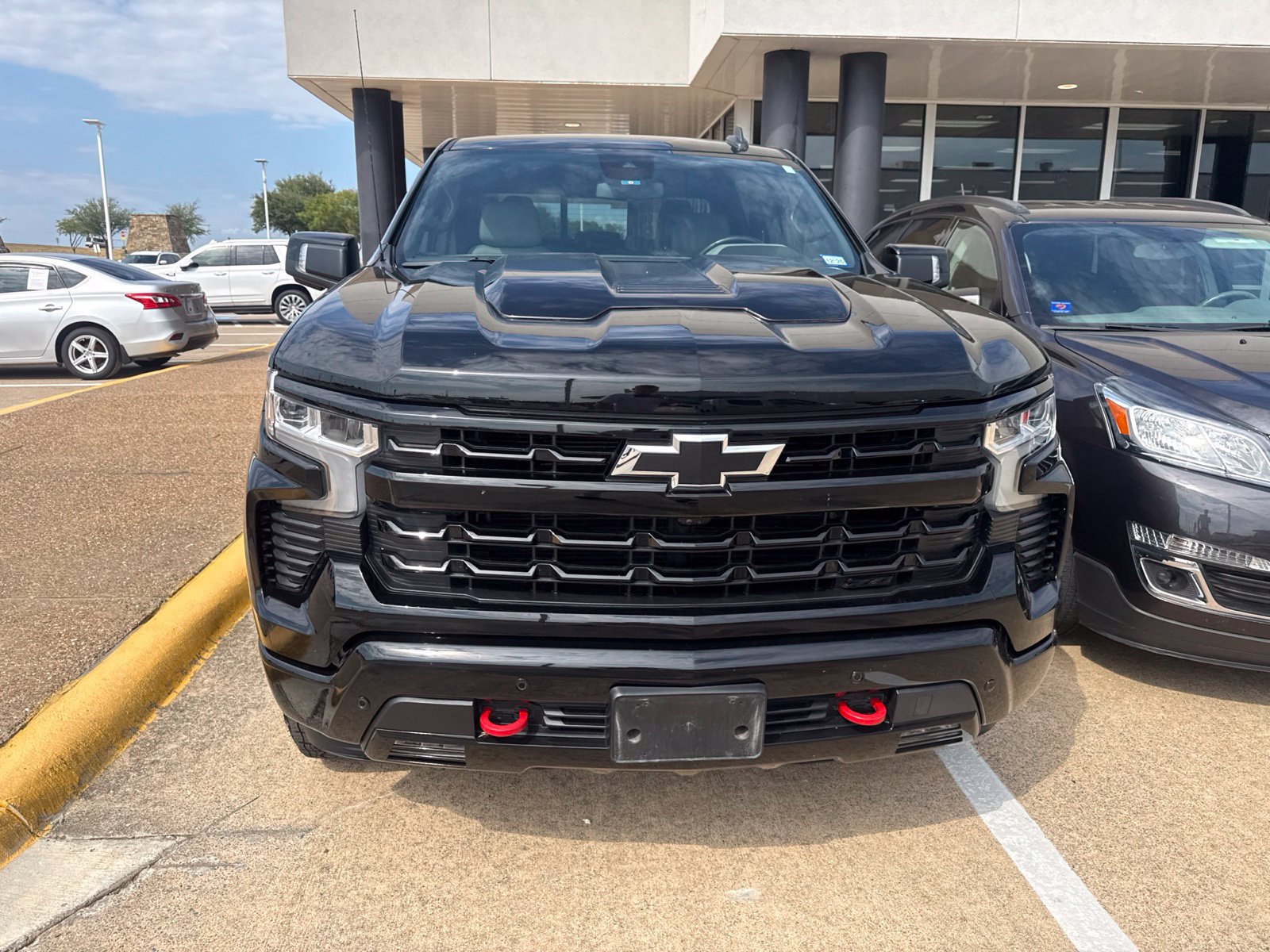 Used 2024 Chevrolet Silverado 1500 LT Trail Boss w/ LT Trail Boss Premium Package AWD/4WD image 4
