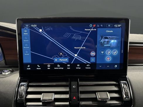 Used 2024 Lincoln Navigator Premiere image 10