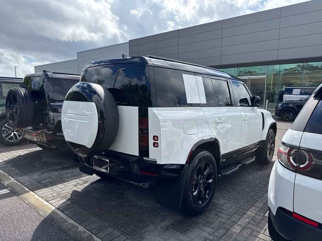Used 2025 Land Rover Defender 110 X-Dynamic SE AWD/4WD image 3