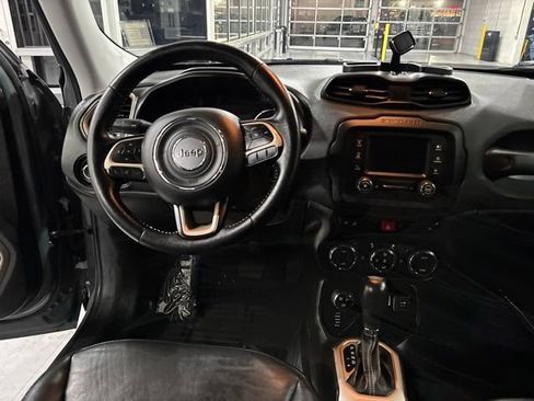 Used 2017 Jeep Renegade Trailhawk AWD/4WD image 22