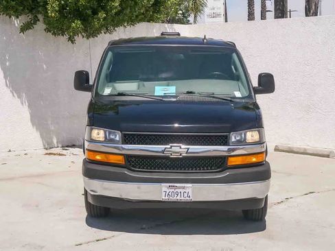 Used 2018 Chevrolet Express 2500 w/ Driver Convenience Package RWD image 2