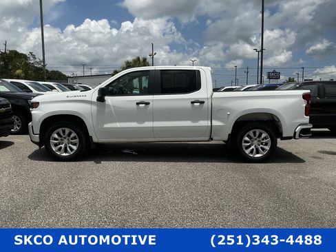 Used 2022 Chevrolet Silverado 1500 Custom w/ Safety Confidence Package RWD image 2