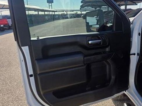 Used 2024 GMC Sierra 2500 Pro w/ Convenience Package image 9