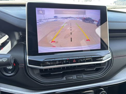 Used 2025 Jeep Compass Trailhawk image 24