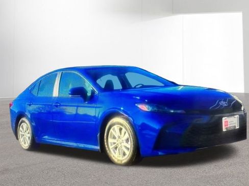 Used 2025 Toyota Camry LE image 11