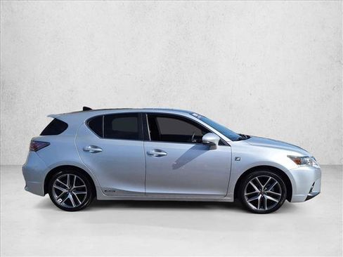 Used 2015 Lexus CT 200h w/ Navigation Package FWD image 4