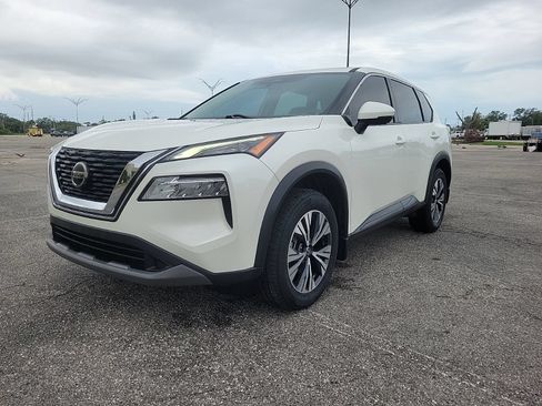 Used 2021 Nissan Rogue SV FWD image 2