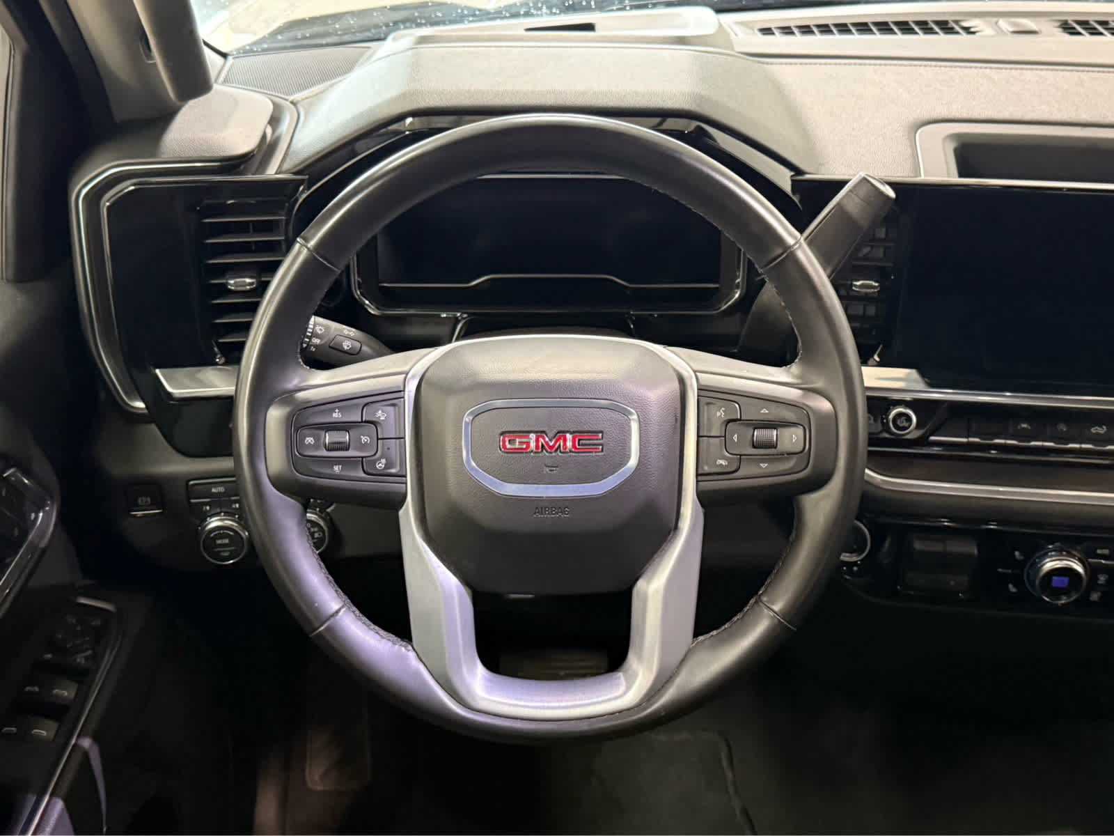 Used 2025 GMC Sierra 1500 SLT AWD/4WD image 17