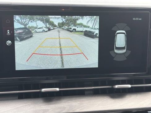 Used 2024 Kia Carnival EX FWD image 25