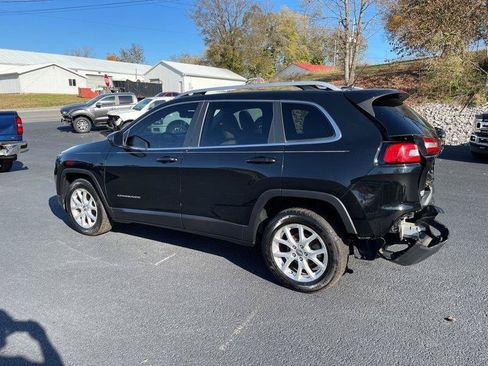 Used 2018 Jeep Cherokee Latitude FWD image 3
