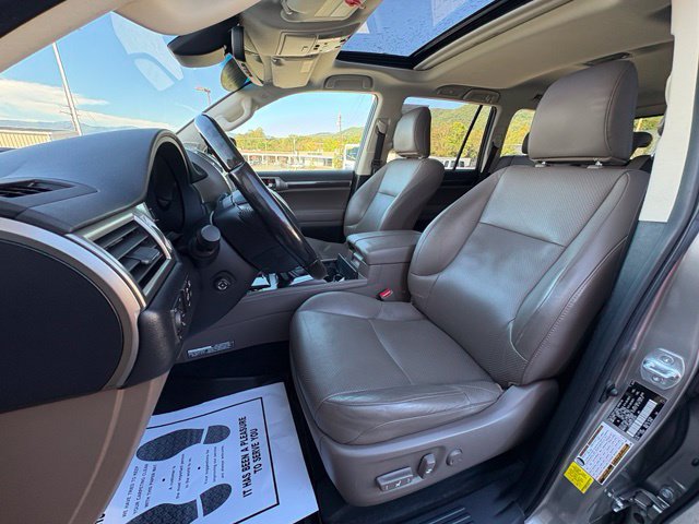 Used 2020 Lexus GX 460 Luxury w/ Accessory Package AWD/4WD image 30