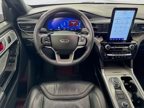Used 2023 Ford Explorer Platinum w/ Technology Package AWD/4WD image 42
