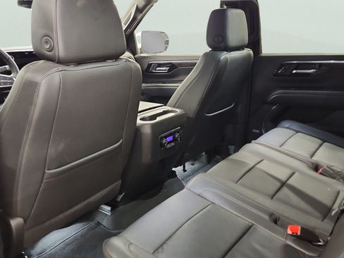 Used 2025 Chevrolet Suburban LT w/ Comfort Package AWD/4WD image 13