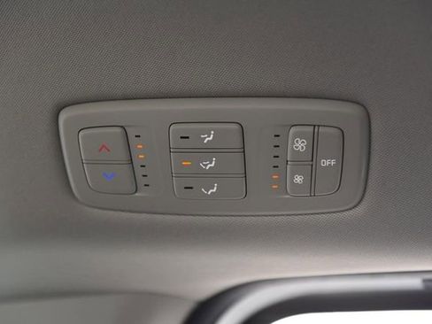 Used 2024 Kia Carnival LX image 22