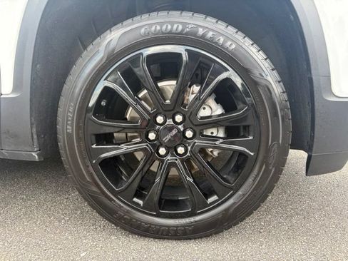 Used 2021 GMC Acadia SLE w/ Driver Convenience Package FWD image 18