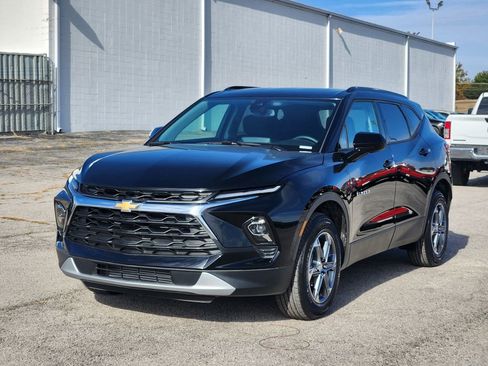 Used 2025 Chevrolet Blazer LT w/ Convenience Package image 3
