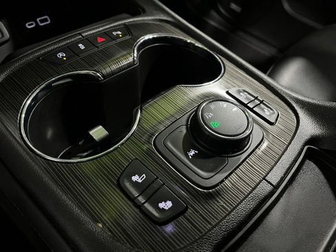 Certified 2023 GMC Acadia SLT w/ Trailering Package image 15