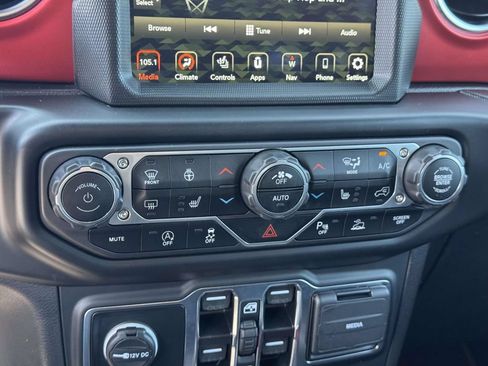 Used 2022 Jeep Wrangler Unlimited Rubicon w/ LED Lighting Group AWD/4WD image 30