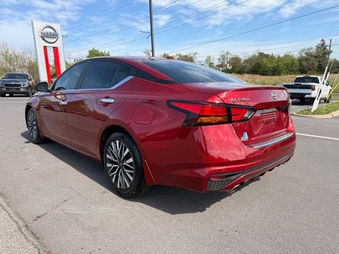 Used 2023 Nissan Altima 2.5 SV w/ SV Premium Package FWD image 7