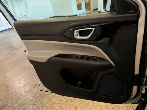 Used 2025 Jeep Compass Limited AWD/4WD image 18