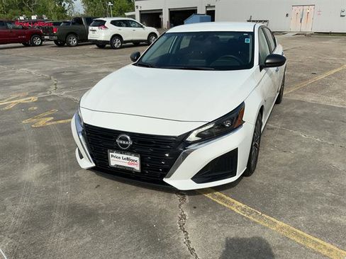 Used 2025 Nissan Altima 2.5 SV image 3