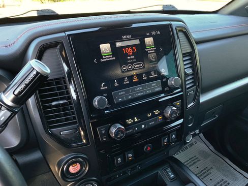 Used 2022 Nissan Titan PRO-4X w/ Pro-4x Convenience Package image 17