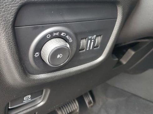 Used 2024 Jeep Grand Cherokee Limited AWD/4WD image 10