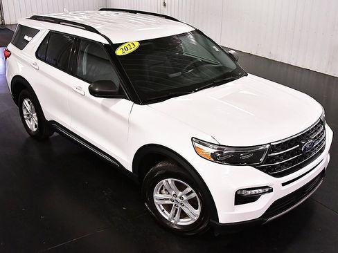 Used 2023 Ford Explorer XLT w/ Equipment Group 202A image 13