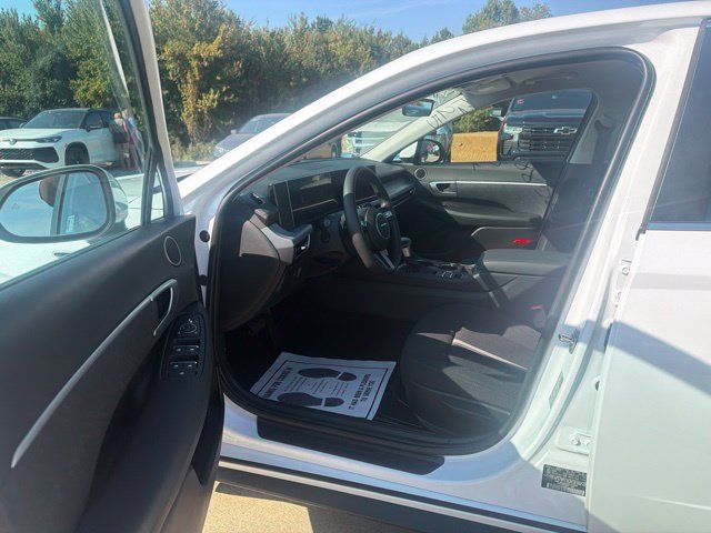 Used 2025 Hyundai Sonata SE FWD image 10