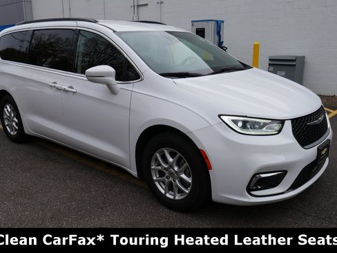 Used 2022 Chrysler Pacifica Touring-L image 2