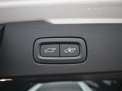 Used 2024 Volvo V60 B5 Cross Country Plus image 32