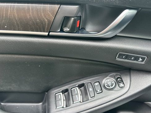 Used 2019 Honda Accord Touring image 11