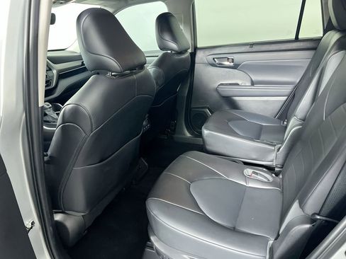 Used 2022 Toyota Highlander XLE image 26