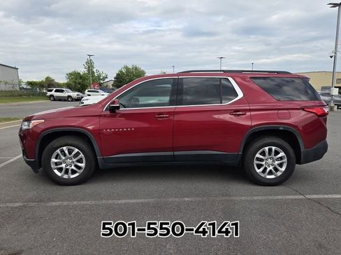 Used 2019 Chevrolet Traverse LT image 2