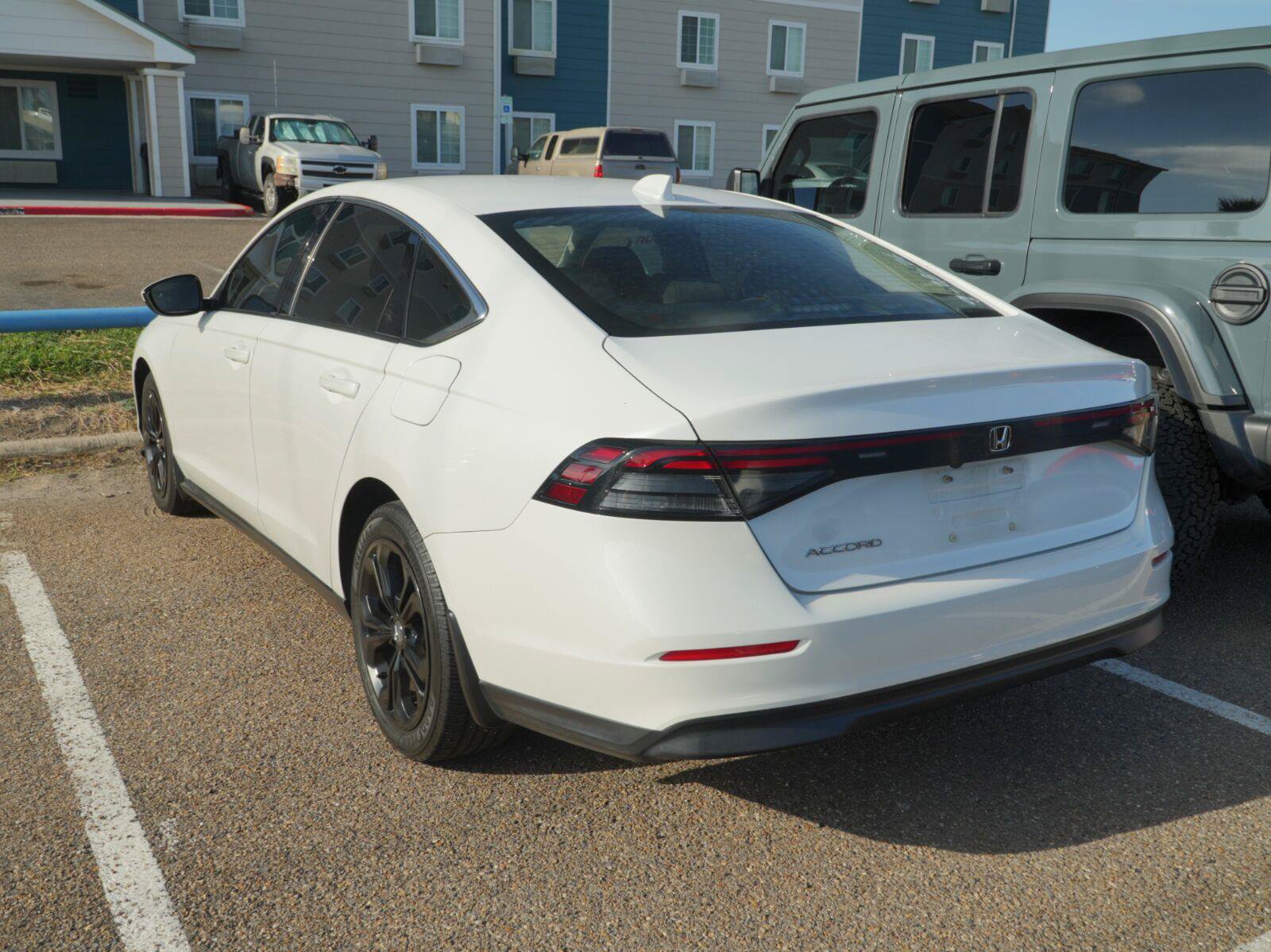 Used 2024 Honda Accord EX image 3