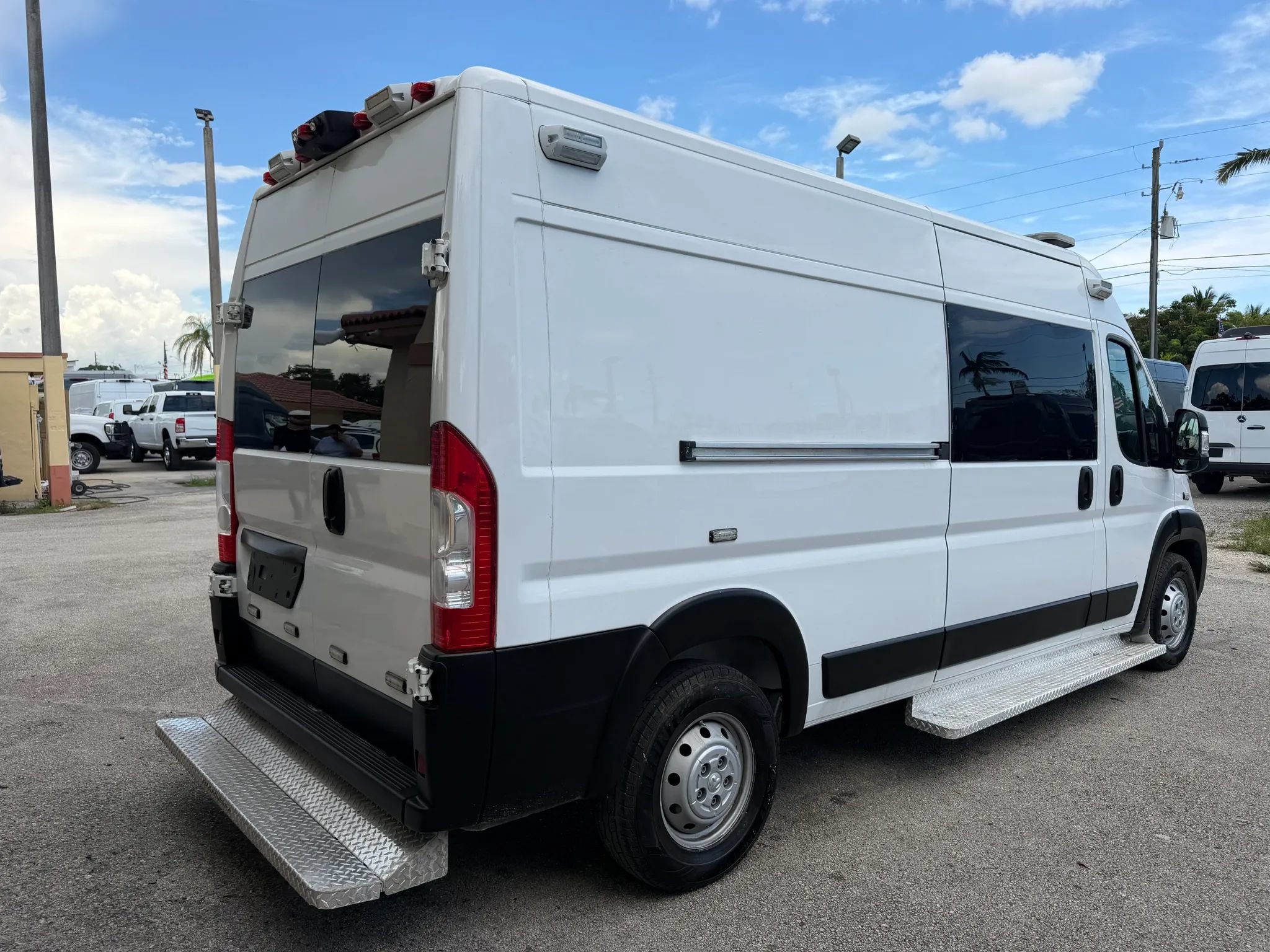 Used 2023 RAM ProMaster 2500 FWD image 11