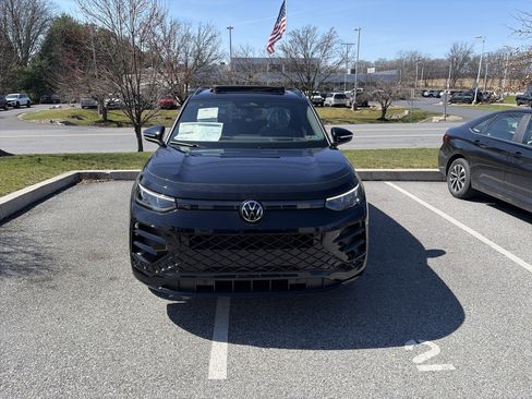 New 2026 Volkswagen Tiguan SE R-Line AWD/4WD image 2