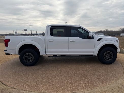 Used 2019 Ford F150 Raptor w/ Equipment Group 802A Luxury image 9