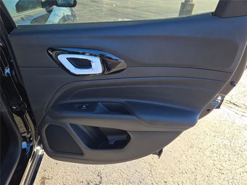 Used 2026 Jeep Compass Latitude image 8