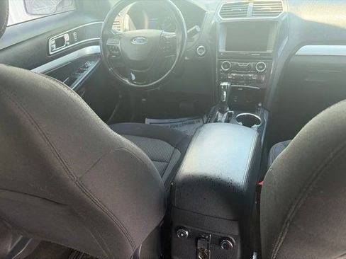 Used 2017 Ford Explorer XLT FWD image 37