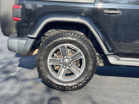 Used 2018 Jeep Wrangler Unlimited Sahara image 34