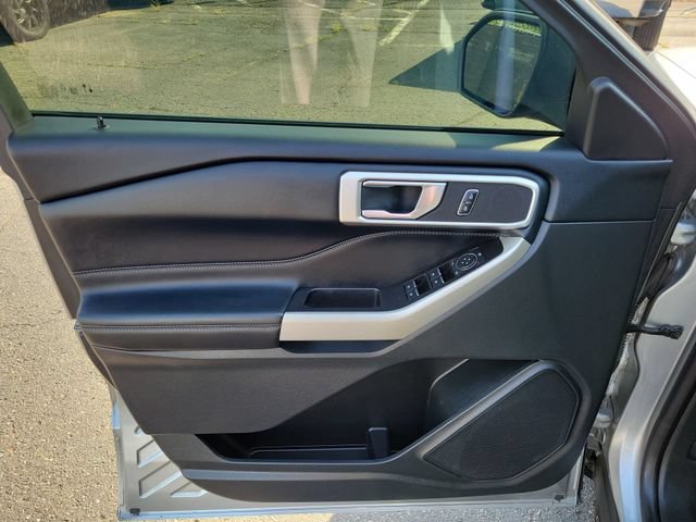 Used 2020 Ford Explorer XLT w/ Equipment Group 202A AWD/4WD image 27