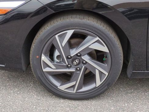 New 2026 Hyundai Elantra Limited FWD image 11