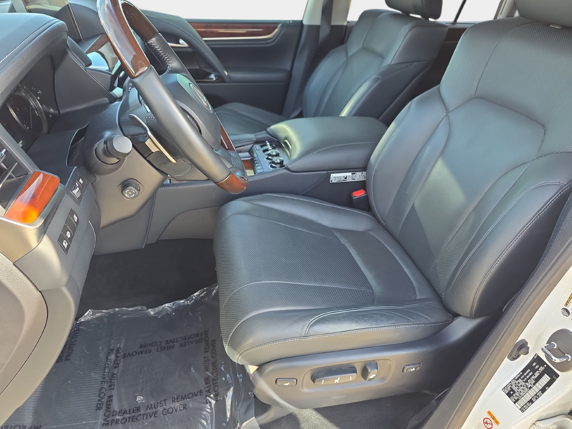 Used 2019 Lexus LX 570 4WD w/ Luxury Package image 15