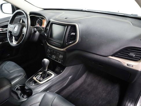 Used 2016 Jeep Cherokee Limited image 6