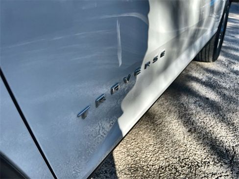 Used 2024 Chevrolet Traverse LS image 32