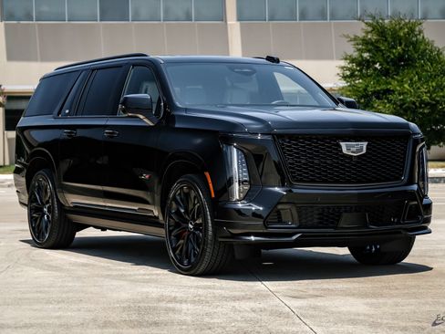 Used 2026 Cadillac Escalade ESV V w/ LPO, ONYX Package AWD/4WD image 24